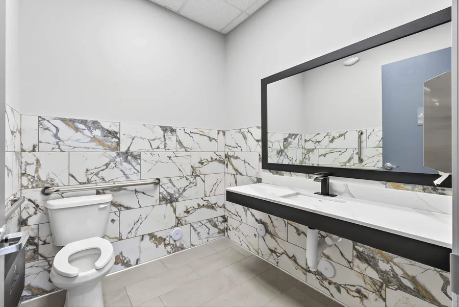 Wild Souls Salon Suites: Finished restroom at Wild Souls Salon Suites